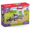 Schleich-42611-Boks-dla-Koni-z-Klacza-i-Zrebakiem.jpg