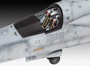 Revell 04974 EF-111A RAVEN 1/72